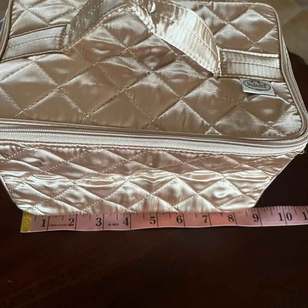 NaRaYa Cosmetic Bag color is Gold XL
